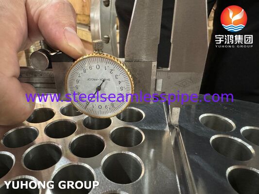 لوح أنبوب مبادل حراري ASME SA240 SS304 مُشَكَّل بدقة بواسطة CNC لخدمة البتروكيماويات المقاومة للتآكل