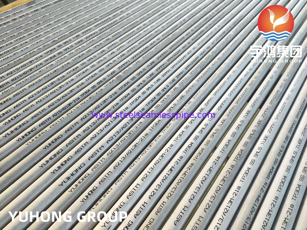 ASTM A213 TP304 أنبوب بلا خيوط من الفولاذ المقاوم للصدأ المخلل والمحترق للمبادل الحراري والغلّان